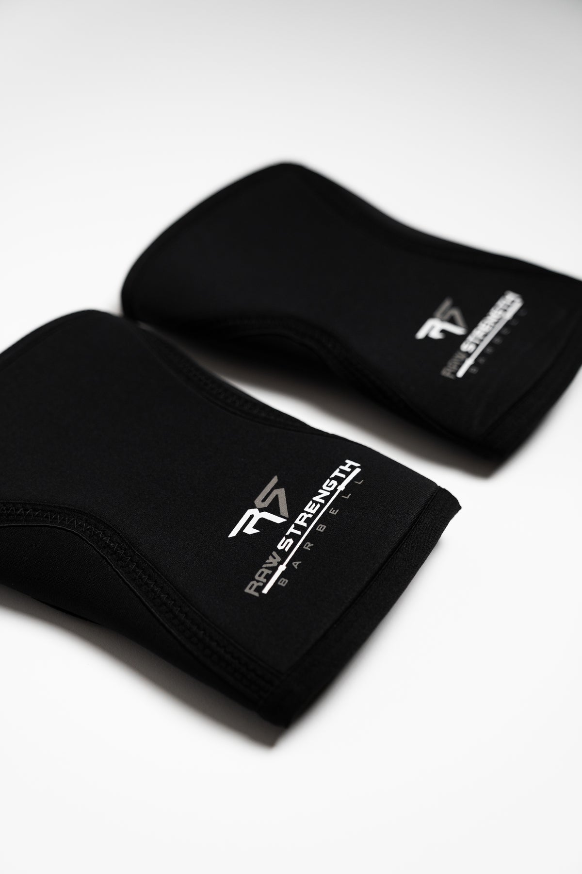 RAW STRENGTH BARBELL 7MM NEOPRENE PRO KNEE SLEEVES