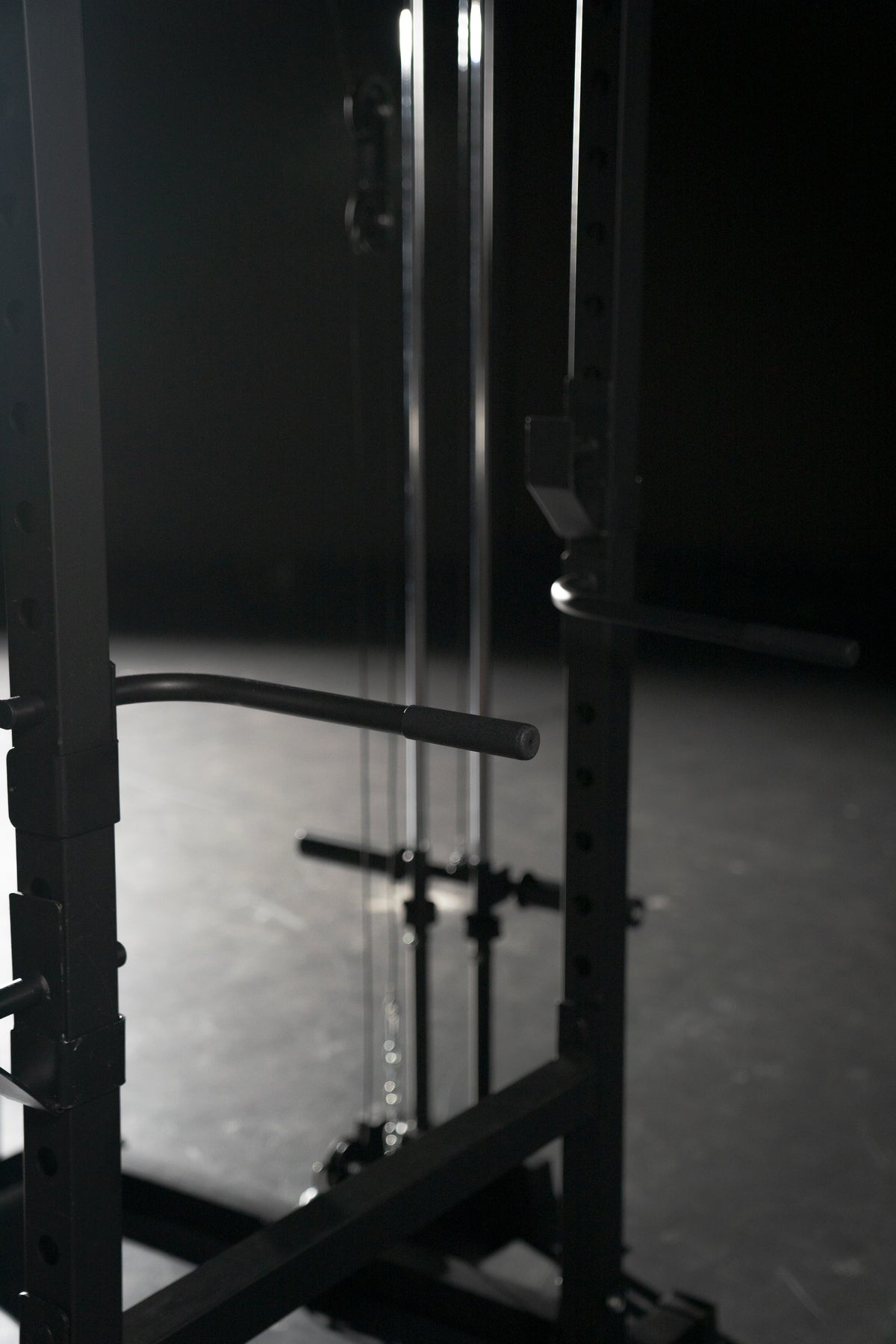 RAW STRENGTH BARBELL POWER RACK SQUAT CAGE DIP BAR AND HIGH LOW PULLEY (BLACK)