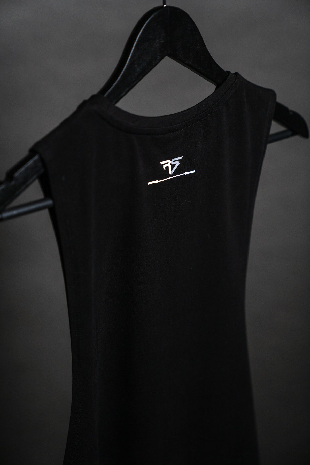 RAW STRENGTH BARBELL ESSENTIALS JET BLACK DROP ARM TANK